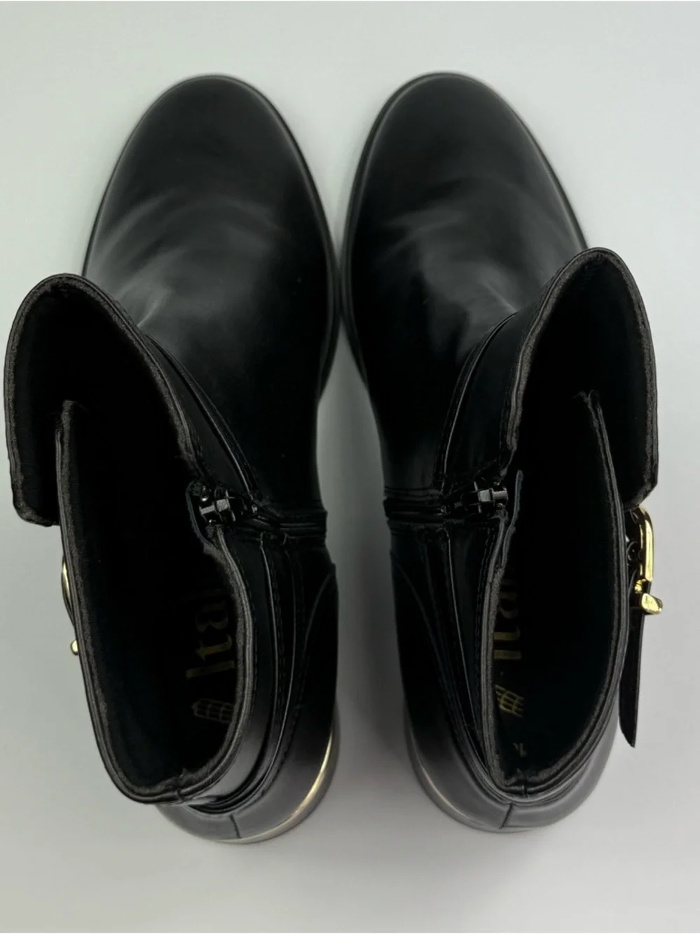 Italian Shoemakers Womens Vienna Block Heel Booties Black Gold 10 NEW
